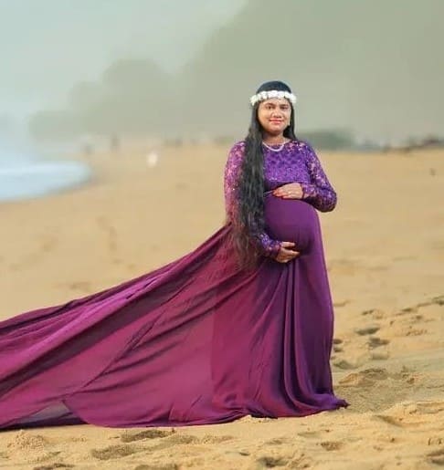 Maternity beach photography