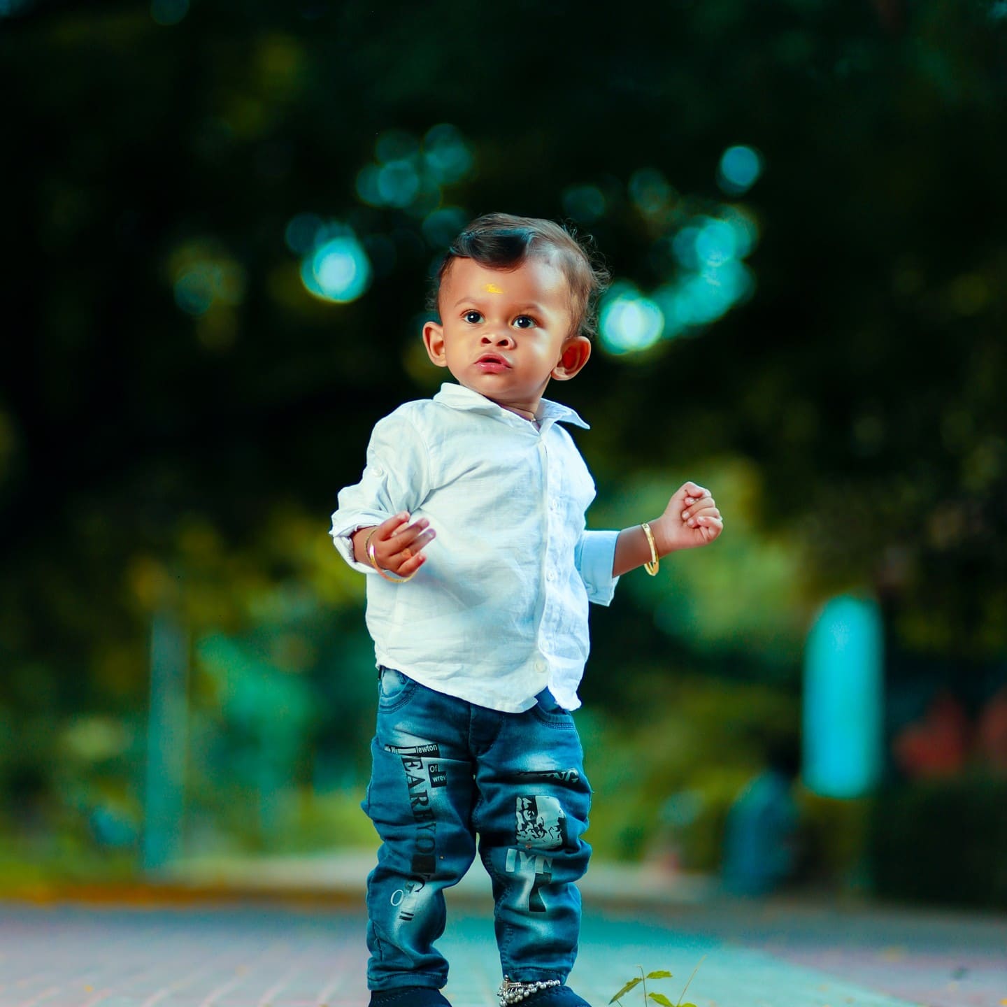 Baby outdoor portrait photography